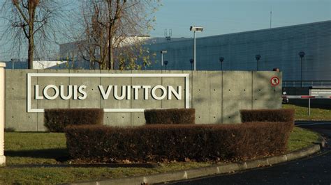 Louis Vuitton Malletier Cergy .